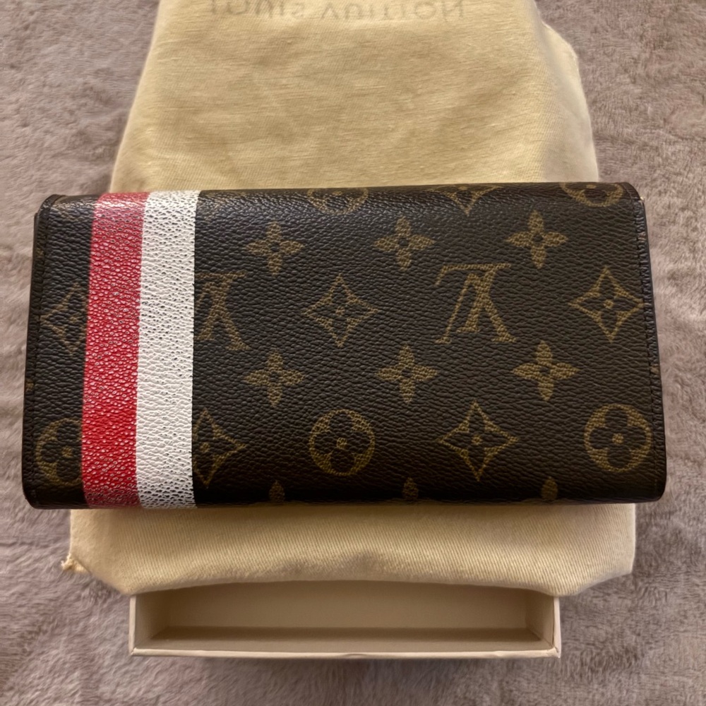 LV Bellboy Wallet - Picture 2 of 9